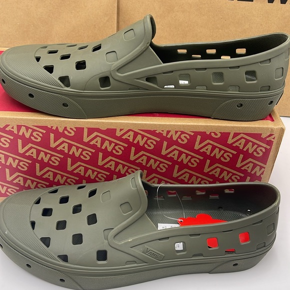 Vans WMNS Slip-On Trk Grape Leaf
VN0A5HF850K
Sneakers - Picture 3 of 16